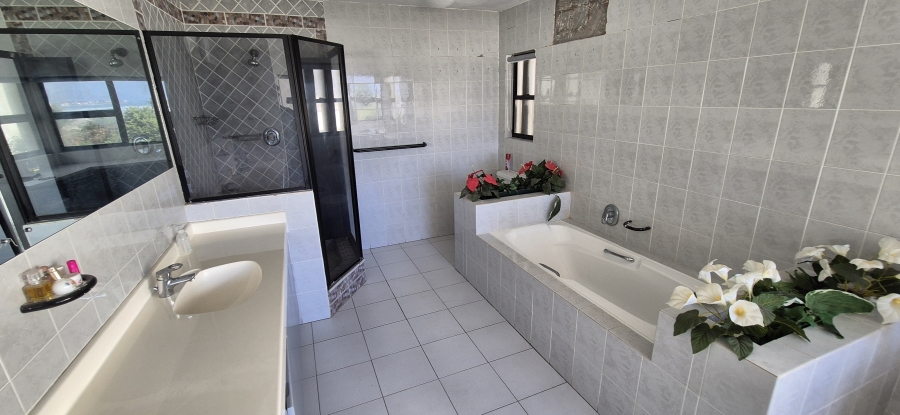 4 Bedroom Property for Sale in Van Riebeeckstrand Western Cape
